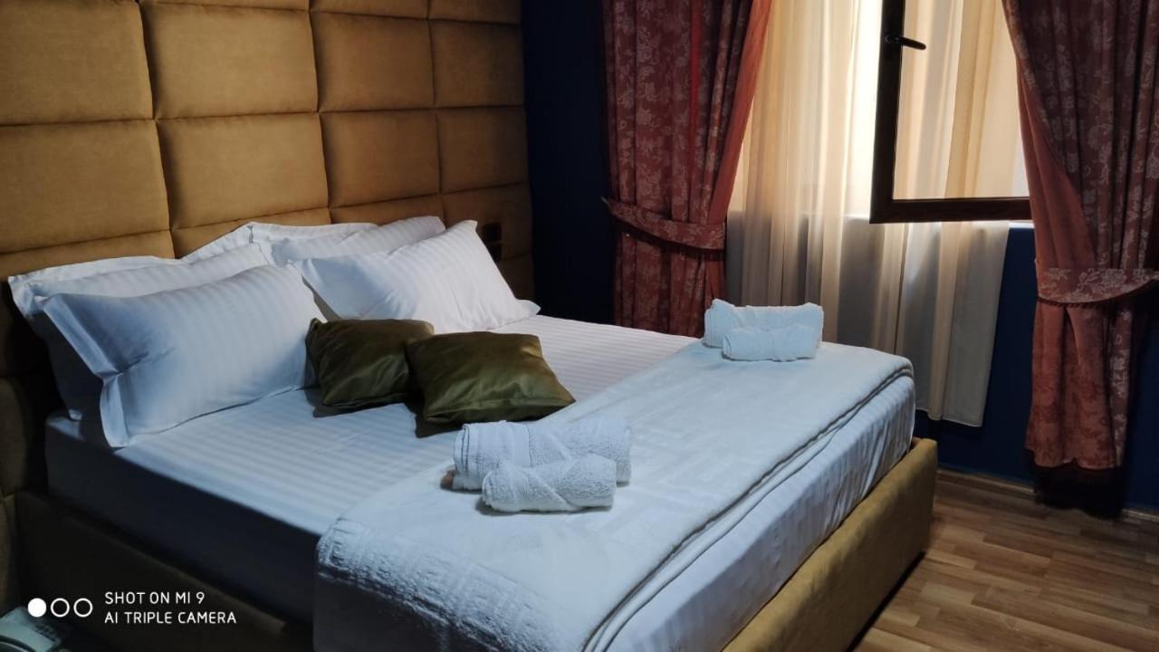 Meg Klaus Hotel Tirana